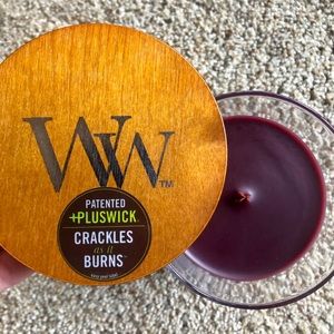 WoodWick Black Plum Cognac candle